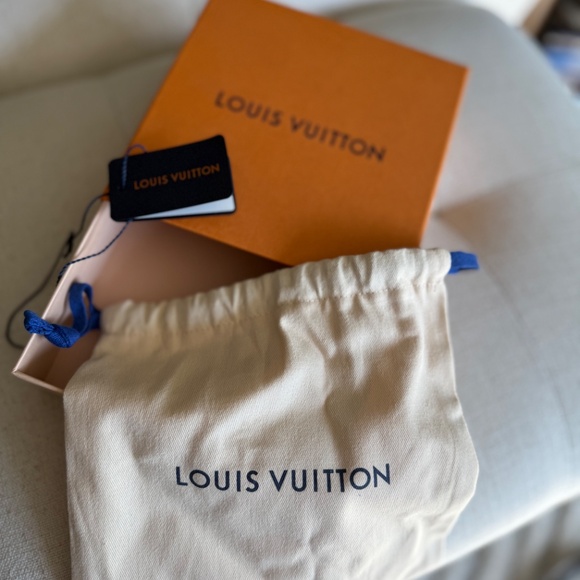 Louise Vuitton Iconic 25 mm Reversible Belt (Brand New) - Picture 6 of 14